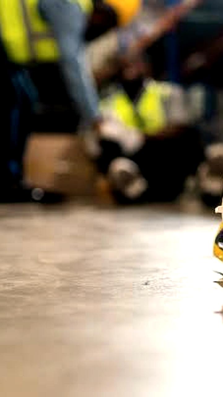 Коммунальный работник получил 50 тысяч рублей компенсации за травмы на работе