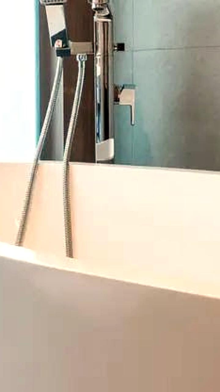 В Новосибирске мужчина застрял в ванной на пять дней