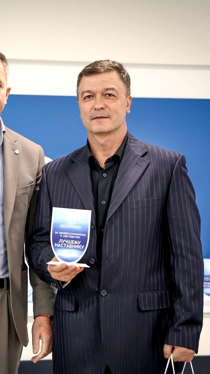 В Орле и Ростовской области наградили лучших педагогов на конкурсах 2025 года