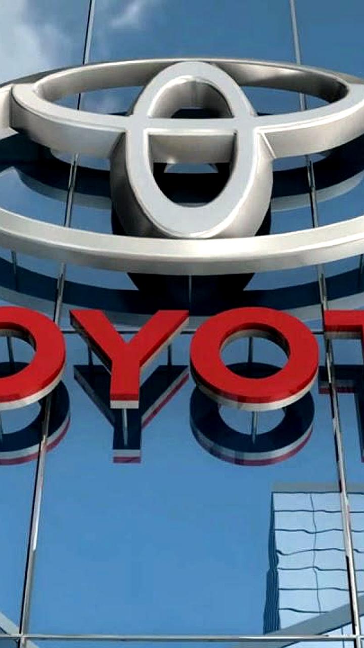 Toyota обсуждает возобновление деятельности в России с дилерами