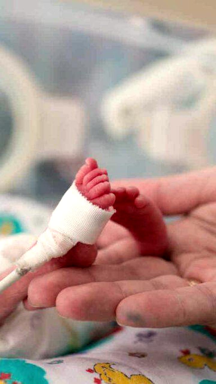 В Приморье медики успешно спасли новорожденную девочку весом 490 граммов