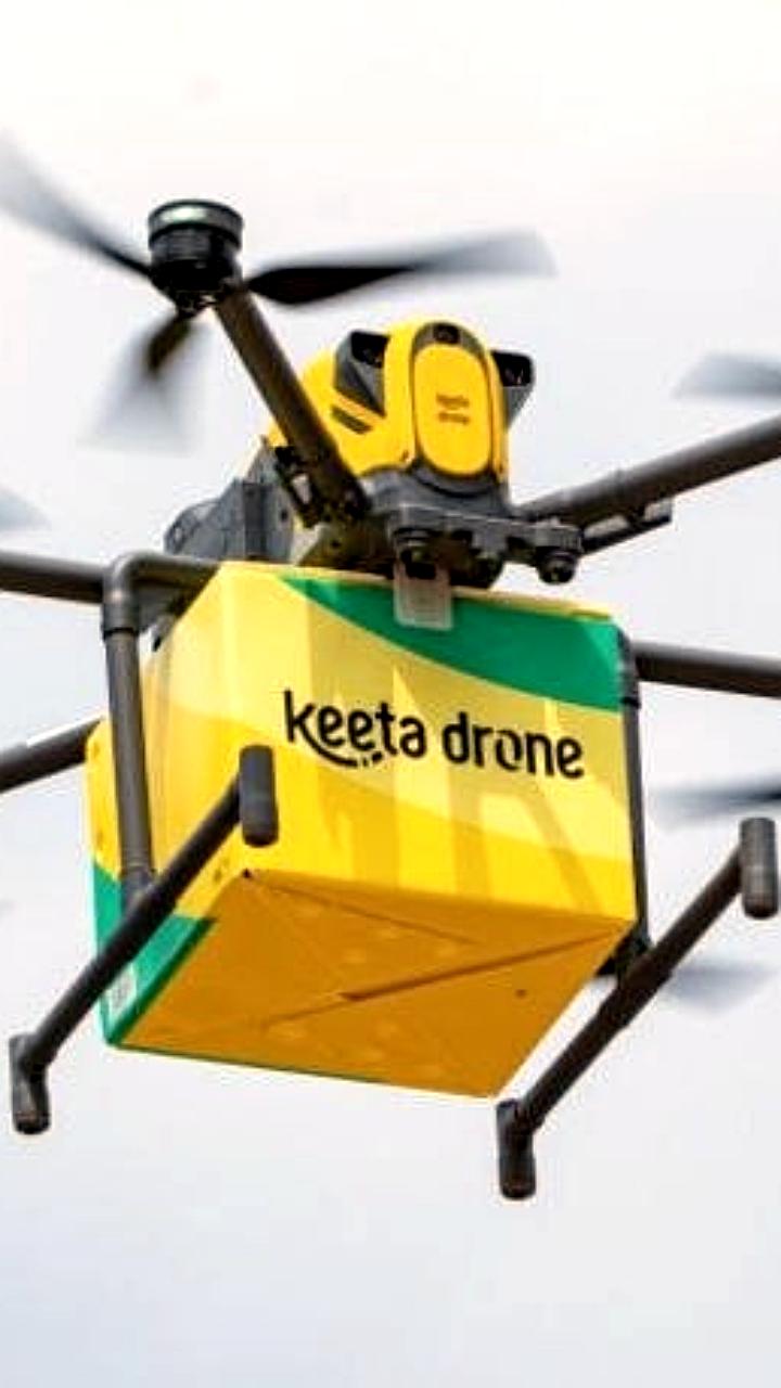 В Дубае запущен первый маршрут доставки дронами к мечети