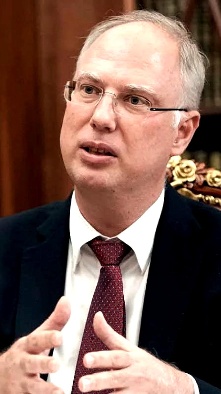 Доля расчетов в долларах и евро в российском экспорте снизилась до 18%