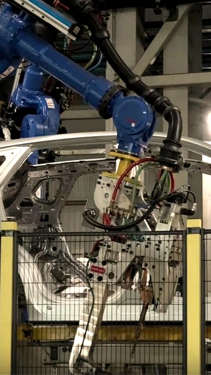 Возобновление сборки автомобилей на заводе в Шушарах: планы на 2026 год