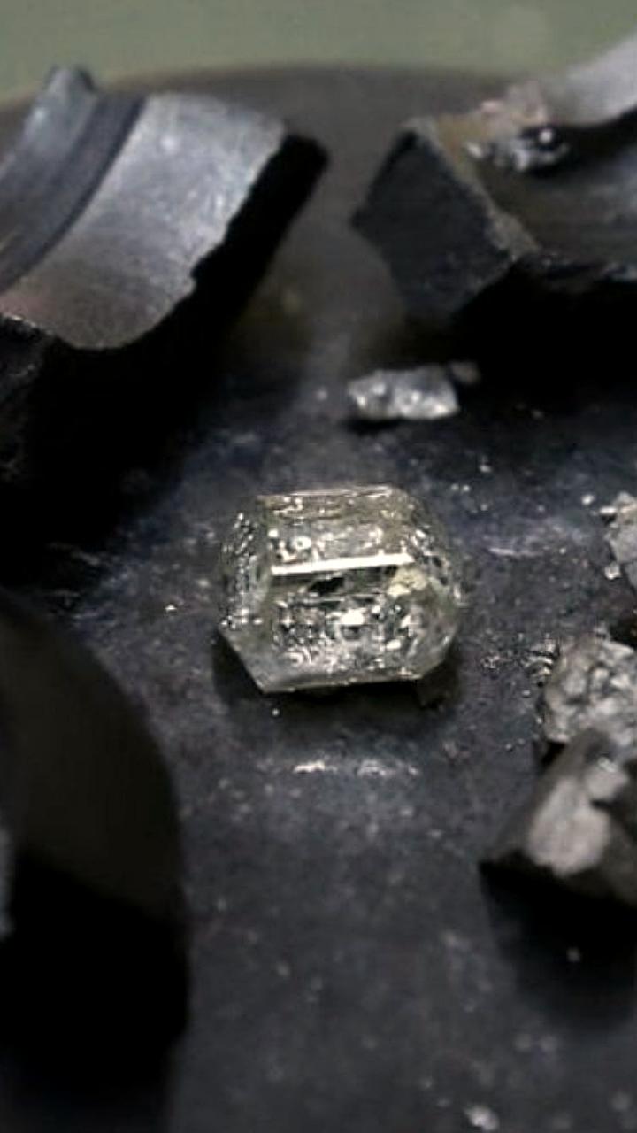 Ученые из ЦНИИ КМ 'Прометей' представили новый алмазный материал для промышленности