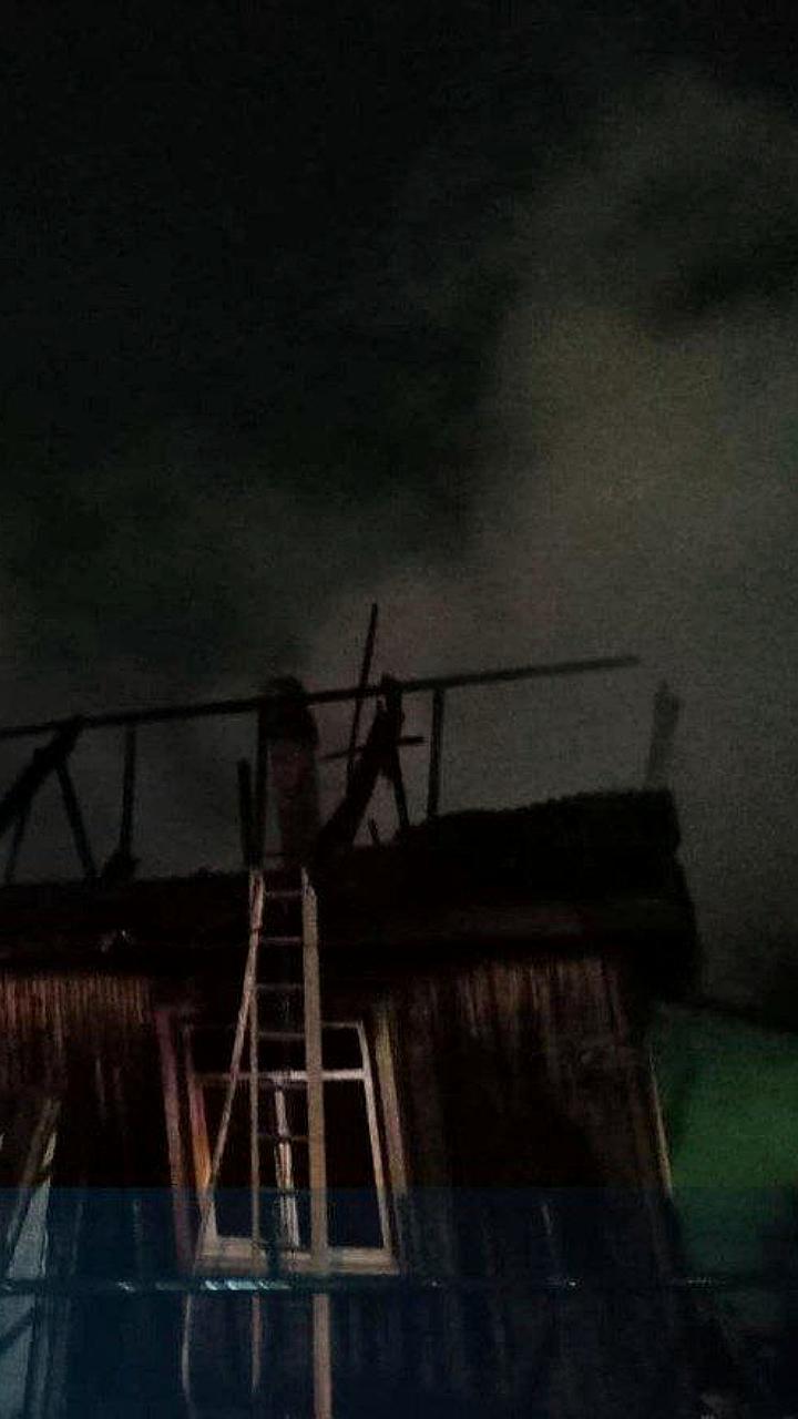 Пожар в Находке оставил 12 человек без жилья, прокуратура взяла ситуацию под контроль