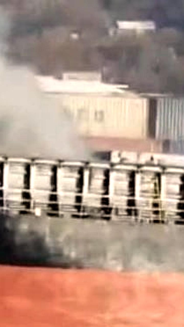 Пожар на китайском судне в морском порту Петропавловска