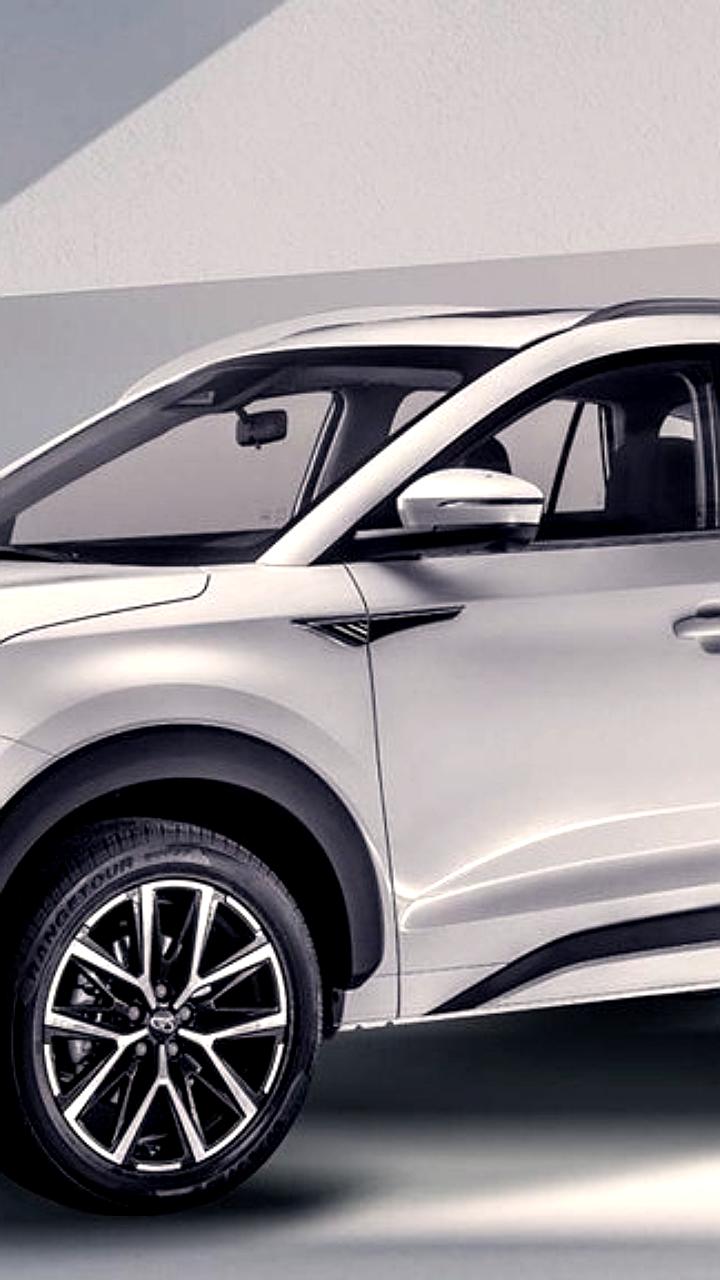 На форуме 'Российский промышленник' представили новый семиместный кроссовер Москвич 8