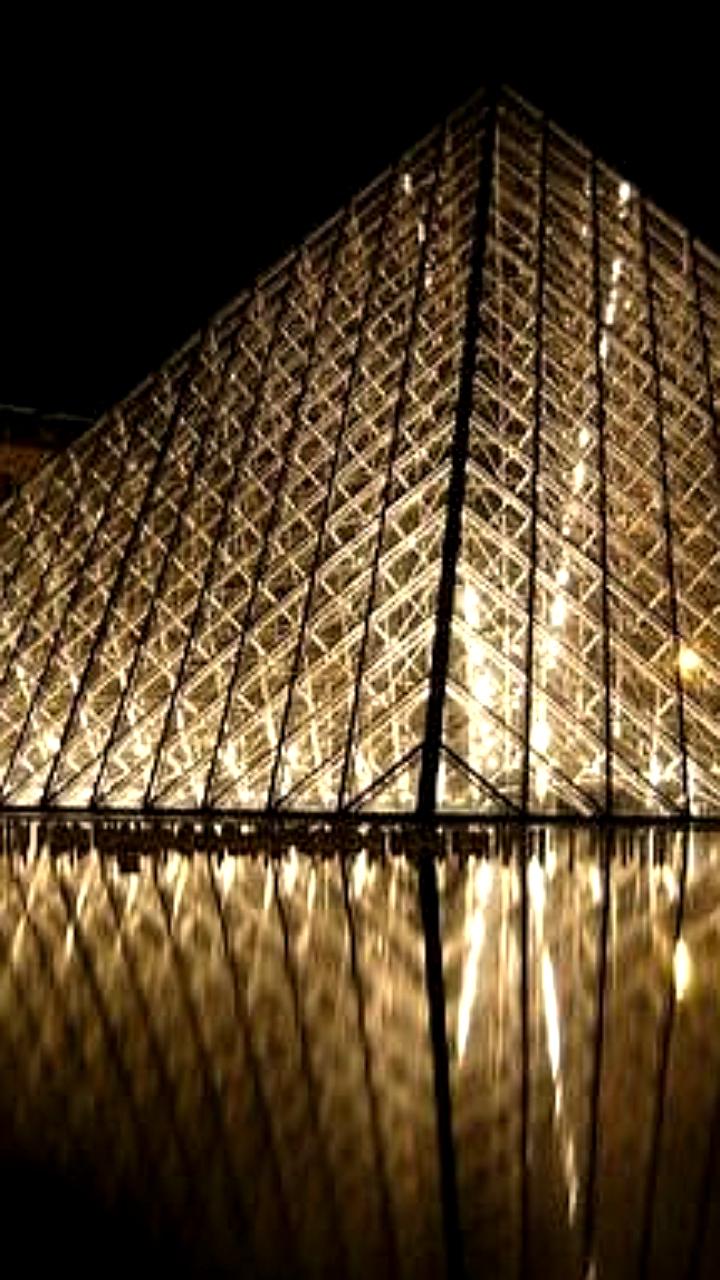 Задержан третий подозреваемый в ограблении Лувра в Париже