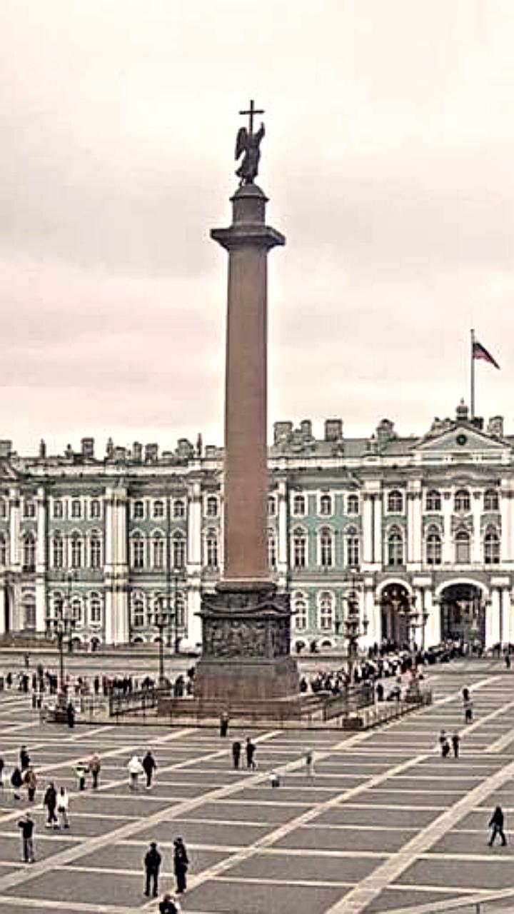 Очередь в Эрмитаж: бесплатный вход для студентов и школьников привлек посетителей