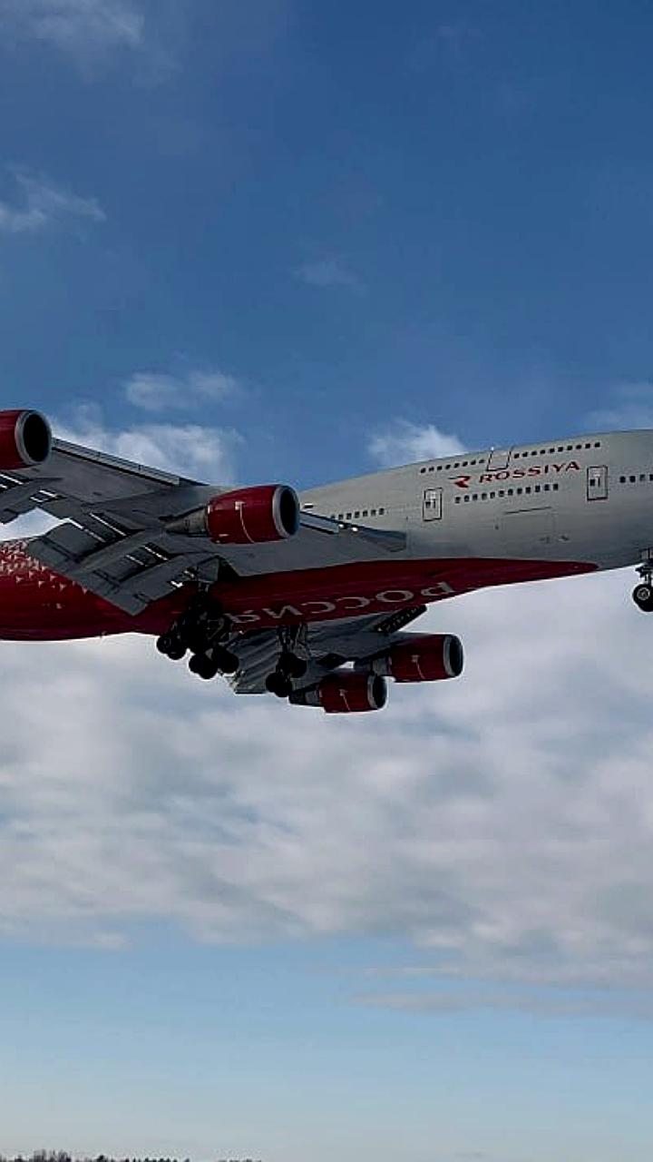 Благовещенск принимает Boeing 747, а Рощино устанавливает памятник Ту-134