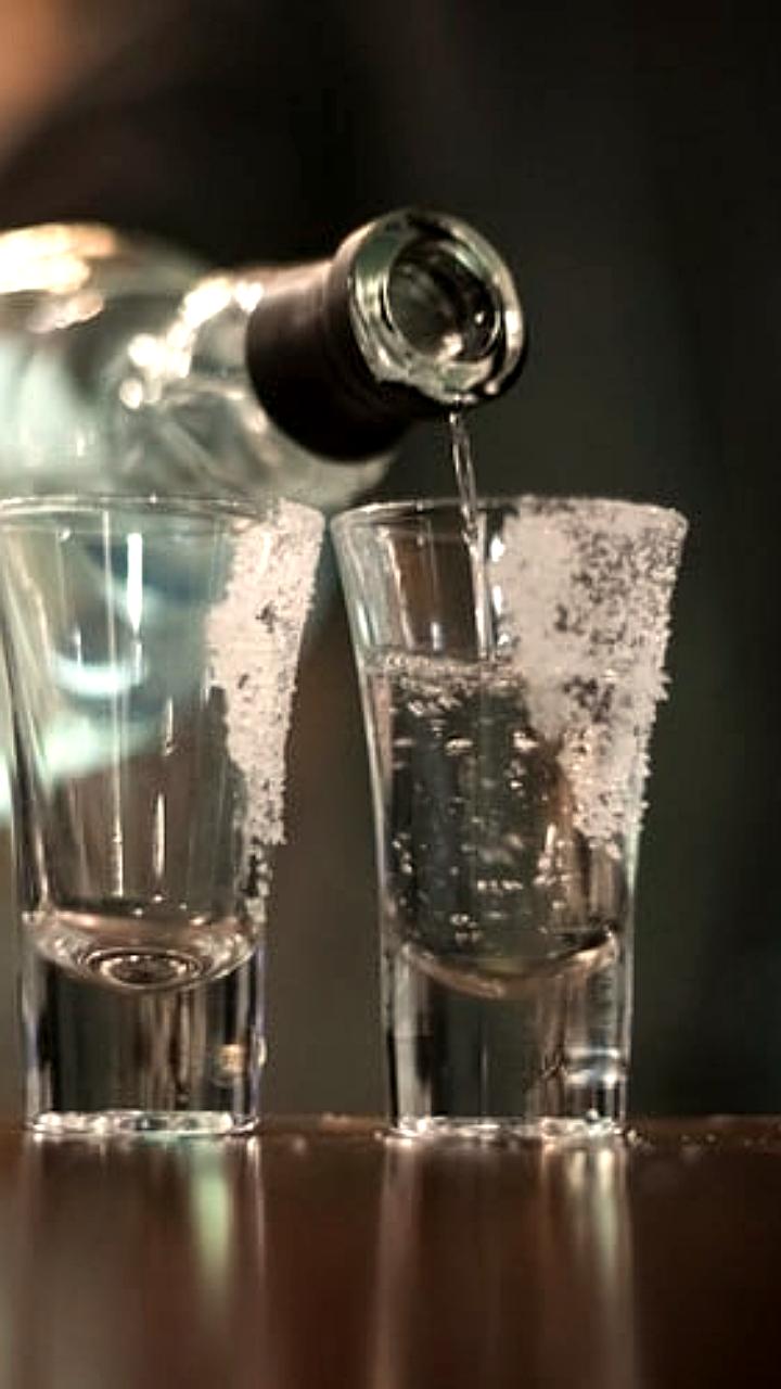 В Петербурге депутаты предлагают ужесточить закон о наливайках в жилых домах