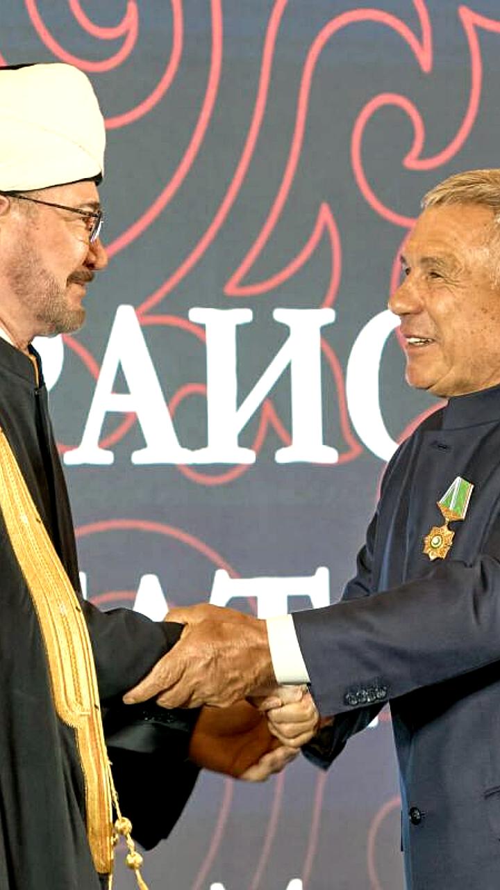 Шейх Равиль Гайнутдин и Рустам Минниханов на торжественном приеме в честь 102-й годовщины Турецкой Республики