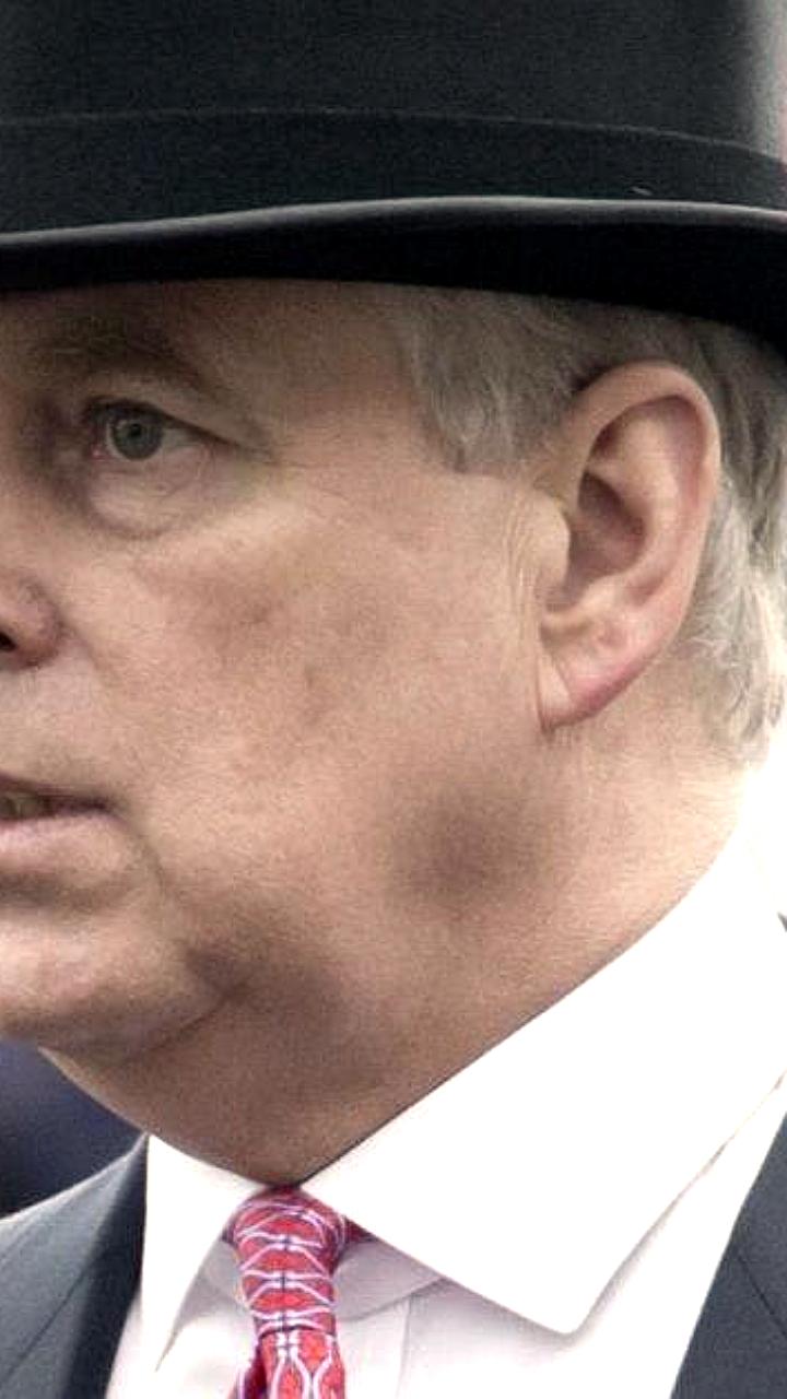 Король Карл III лишил принца Эндрю титулов и выселил из резиденции