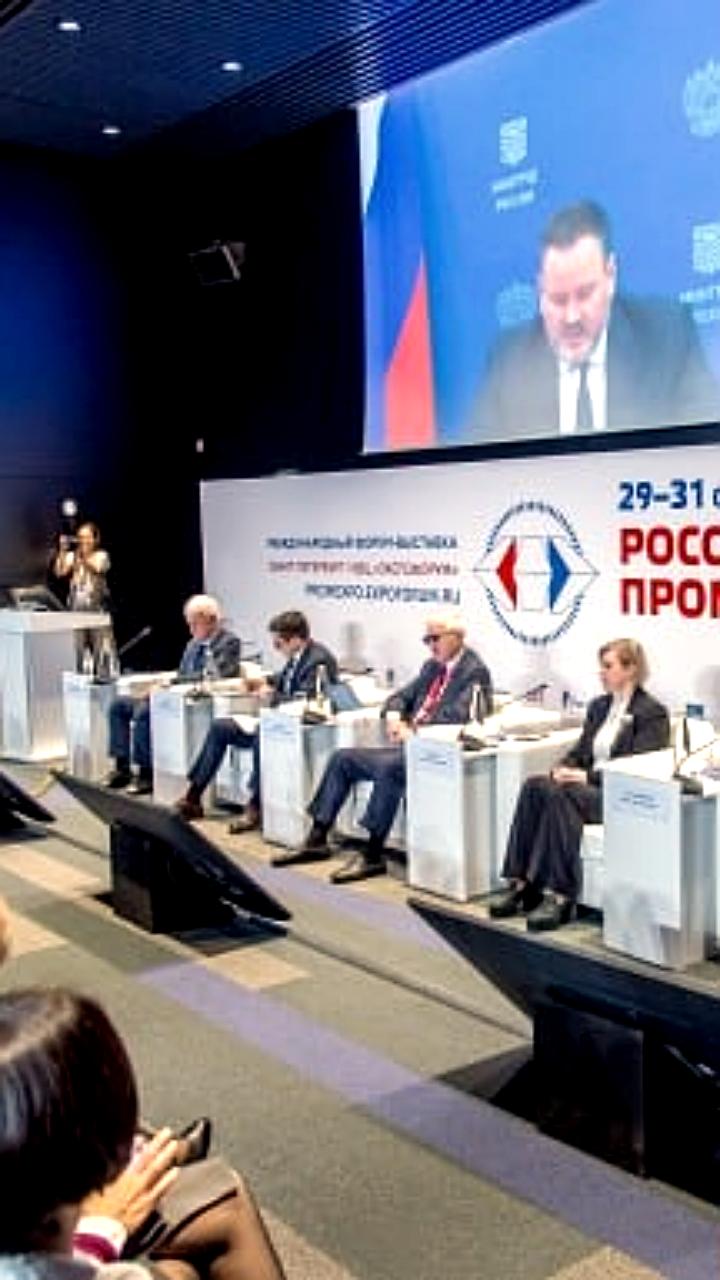 Путин подчеркивает важность повышения квалификации для конкурентоспособности рынка труда на форуме НСК