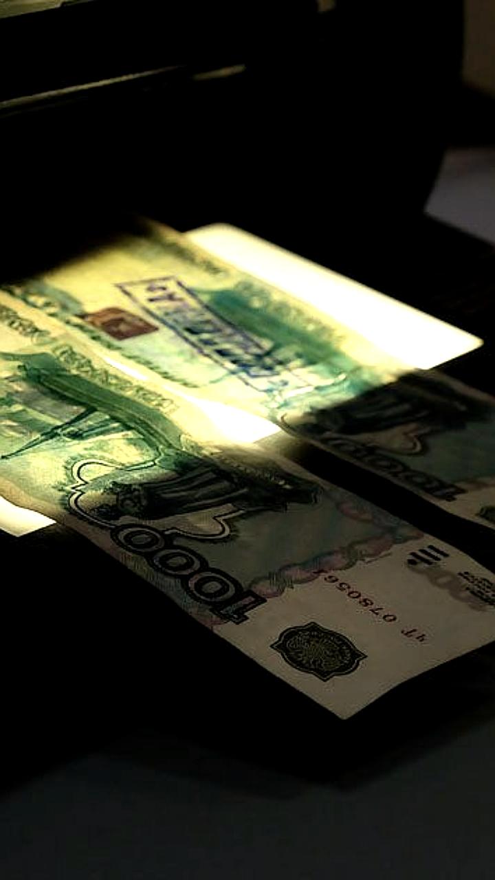 Снижение числа фальшивых банкнот в Липецкой области на 50%