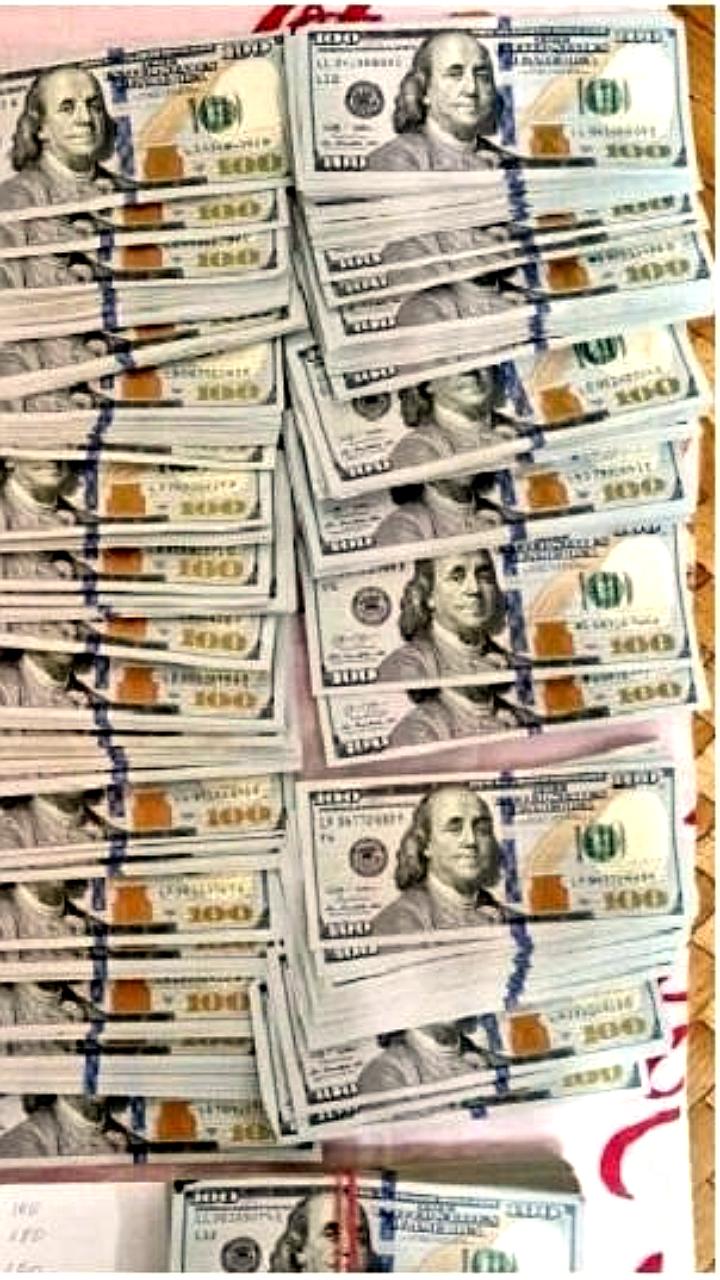 В Кишиневе обыски в лицее имени Георге Асаки: директора и экономического агента задержали за коррупцию