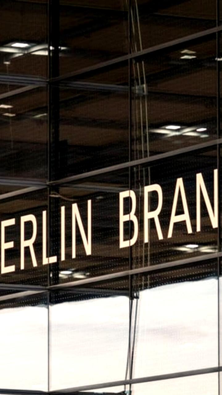 Работа аэропорта Берлина временно приостановлена из-за дрона