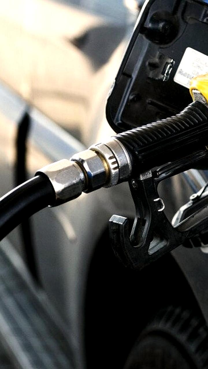 В Казахстане запущена горячая линия для сообщений о завышении цен на бензин