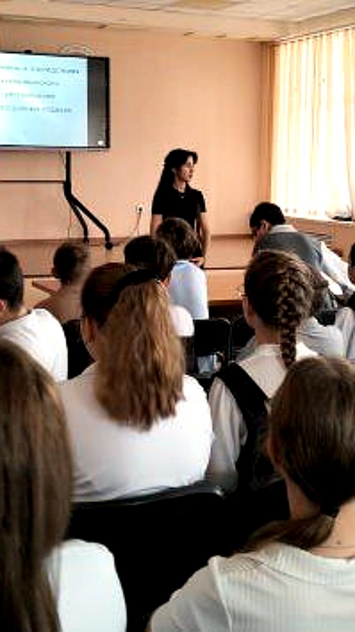 Полиция проводит рейды по борьбе с незаконной рекламой наркотиков в Александровском и Кировском районах