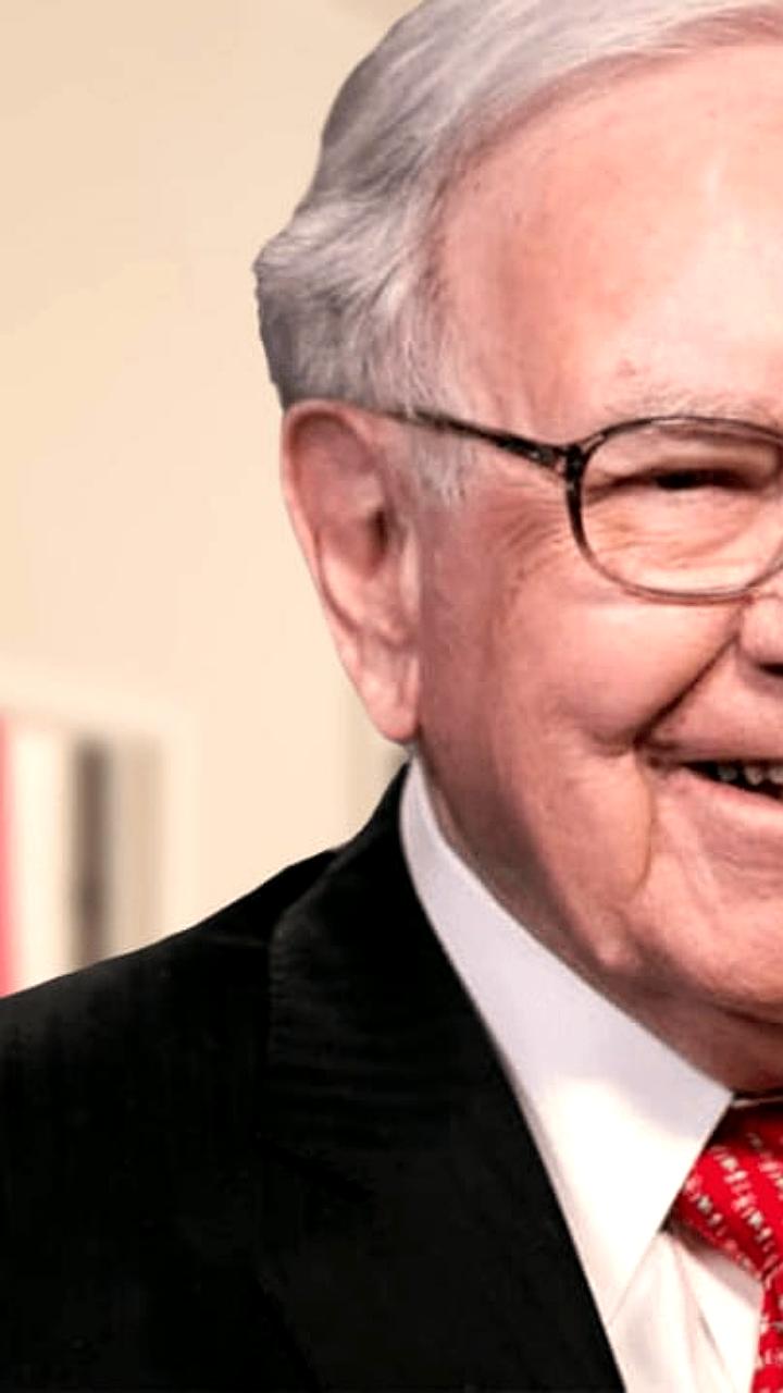 Berkshire Hathaway достигает рекорда в 381,7 млрд долларов на фоне продаж акций