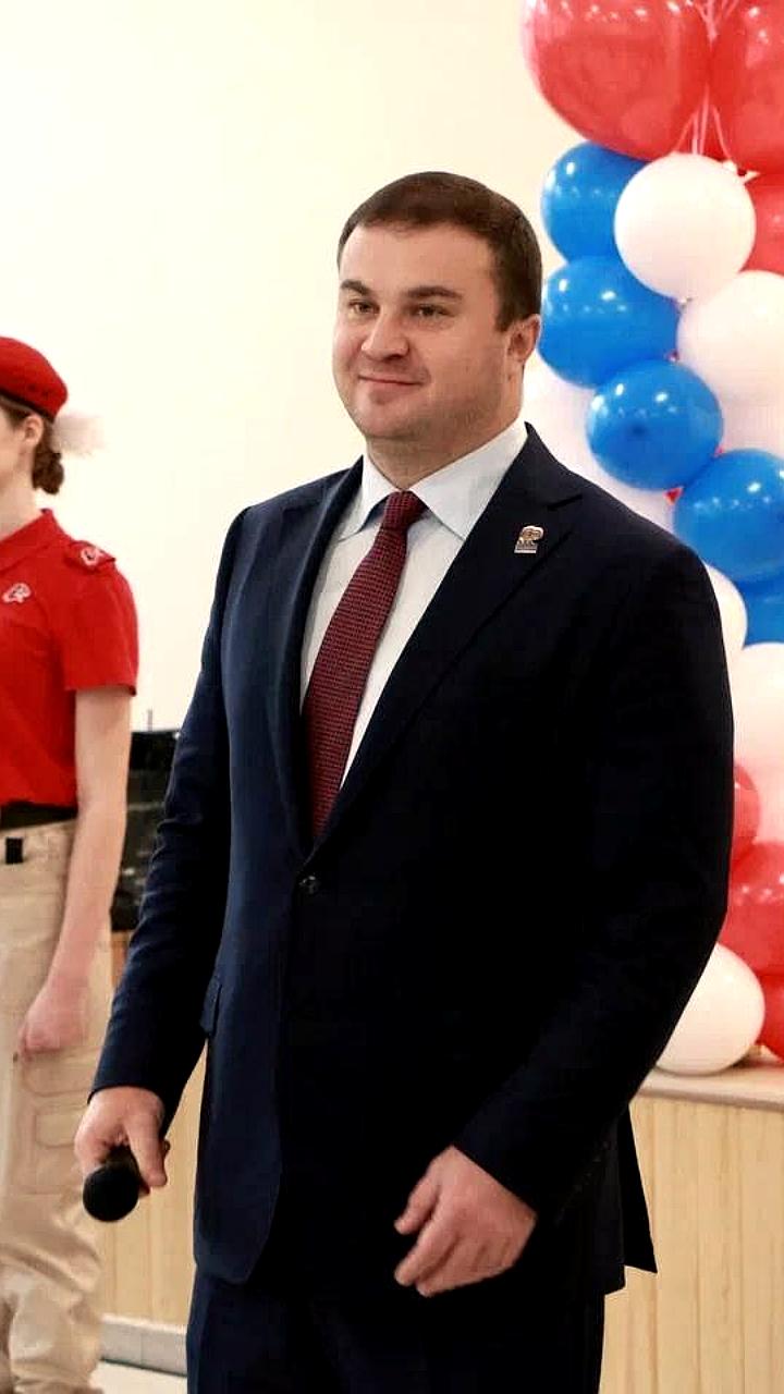 Губернатор Виталий Хоценко контролирует ремонт школ в Омской области