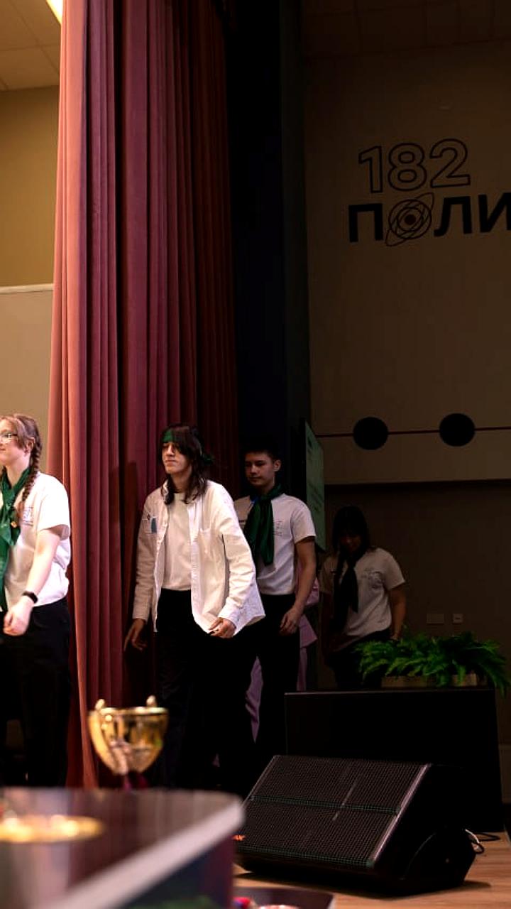 Завершение образовательного интенсива 'Будущее ФизХима' в Казани: школьники погрузились в мир науки