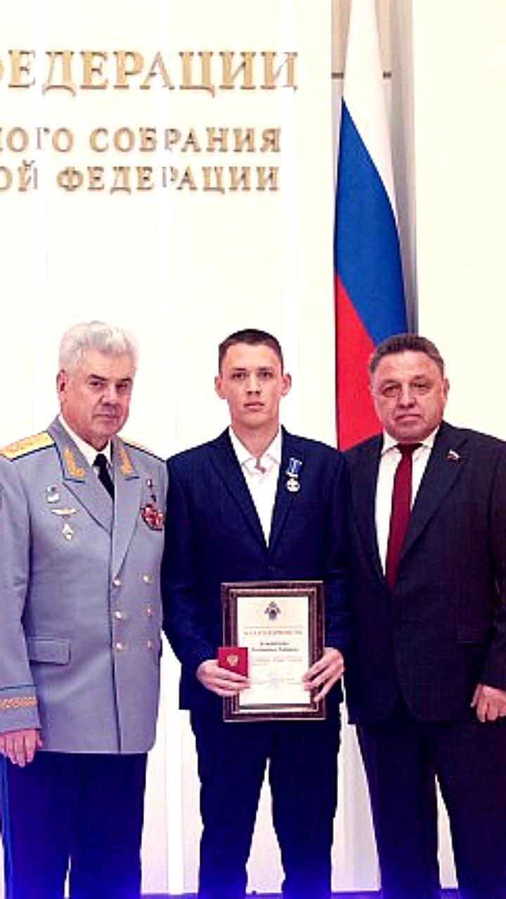 Менги Хомушку награжден за спасение утопающей в реке Енисей