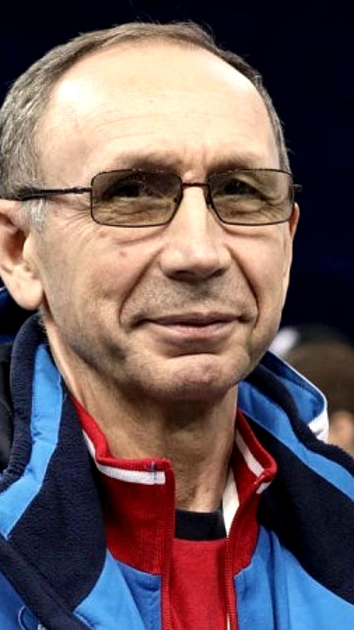 В Санкт-Петербурге открыли мемориальную доску Юрию Морозову в честь 45-летия первых медалей Зенита