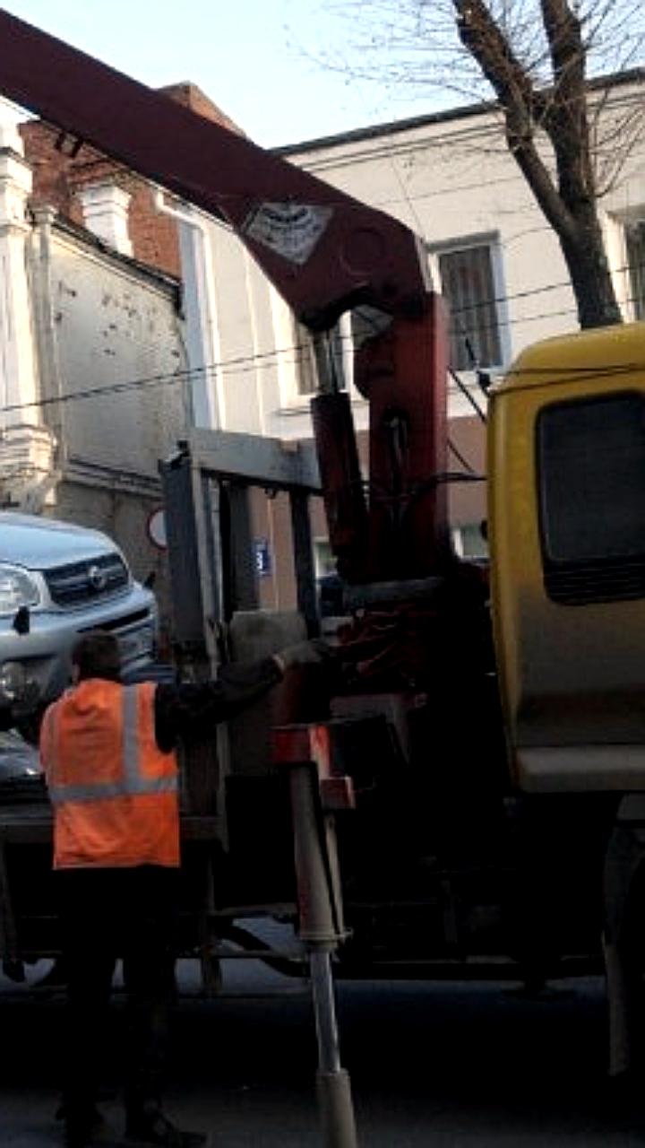 В Госдуме предложили уведомлять автовладельцев об эвакуации автомобилей за 15 минут