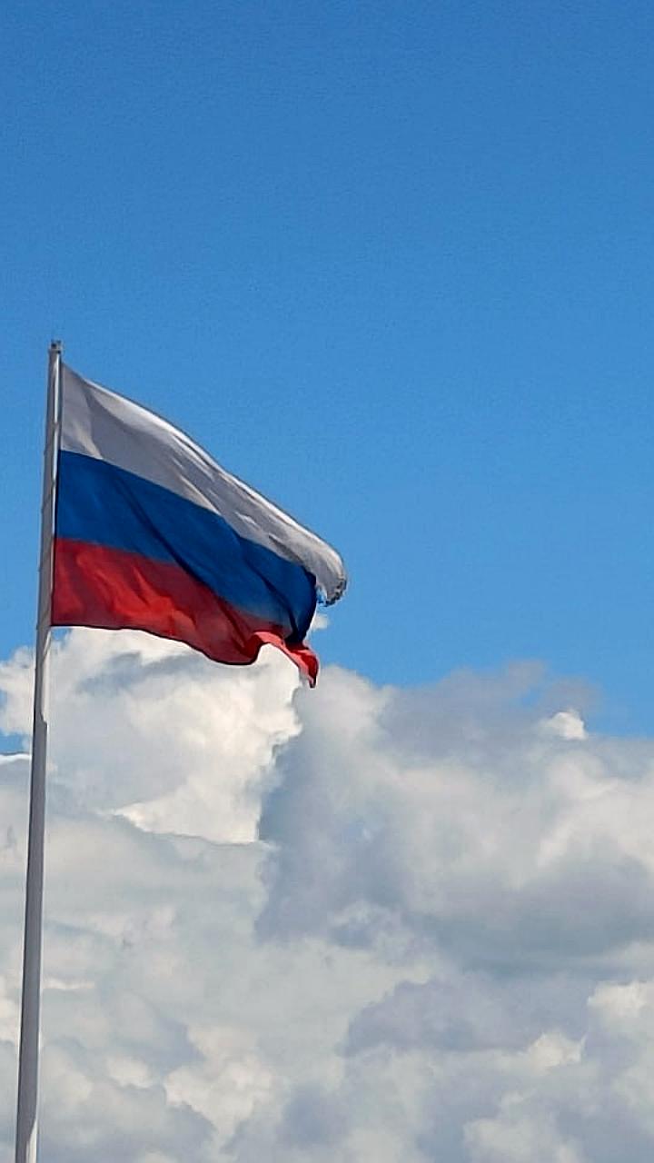 Путин учредил новые праздники и возложил цветы к памятнику Минину и Пожарскому