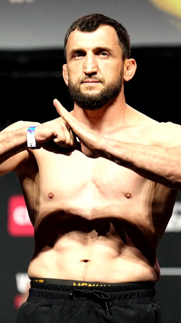 Муслим Салихов встретится с Урошем Медичем на турнире UFC в Лас-Вегасе