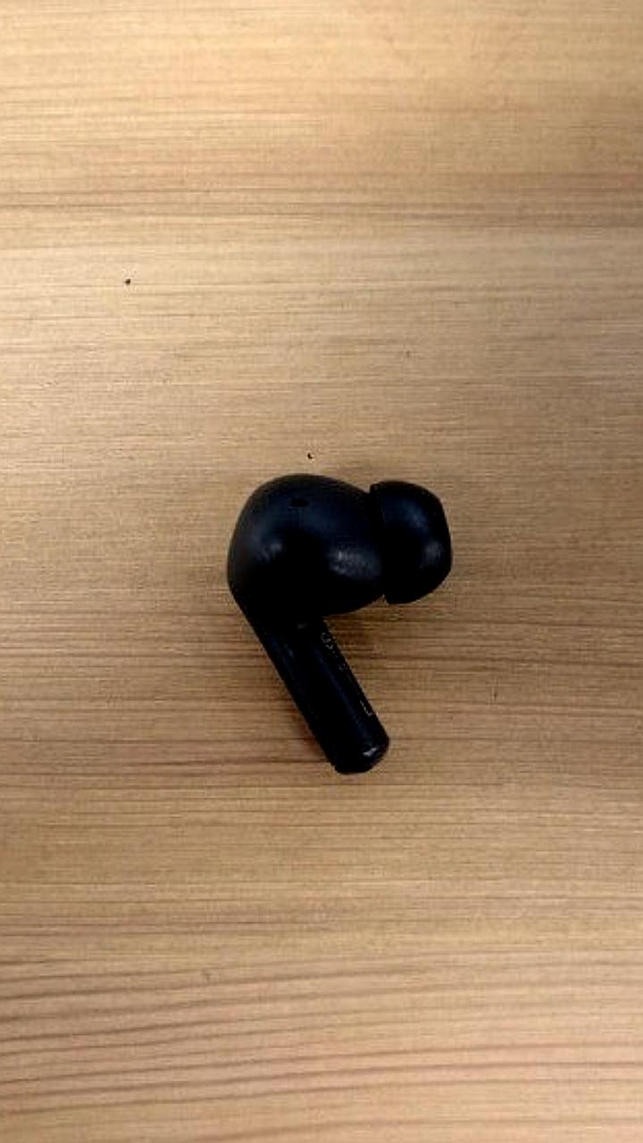 Врачи предупреждают о рисках использования наушников: как сохранить слух