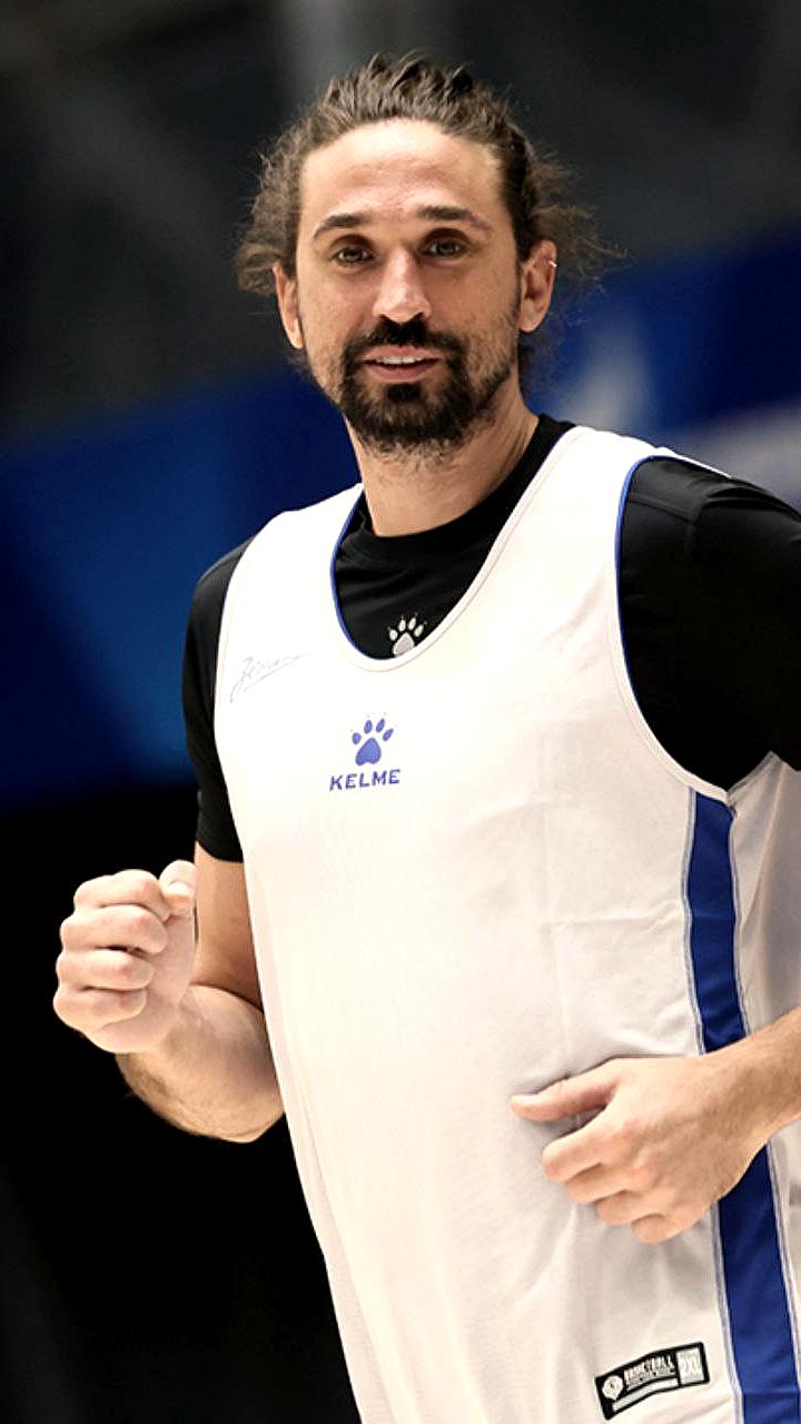 Алексей Швед подписал краткосрочный контракт с УНИКСом