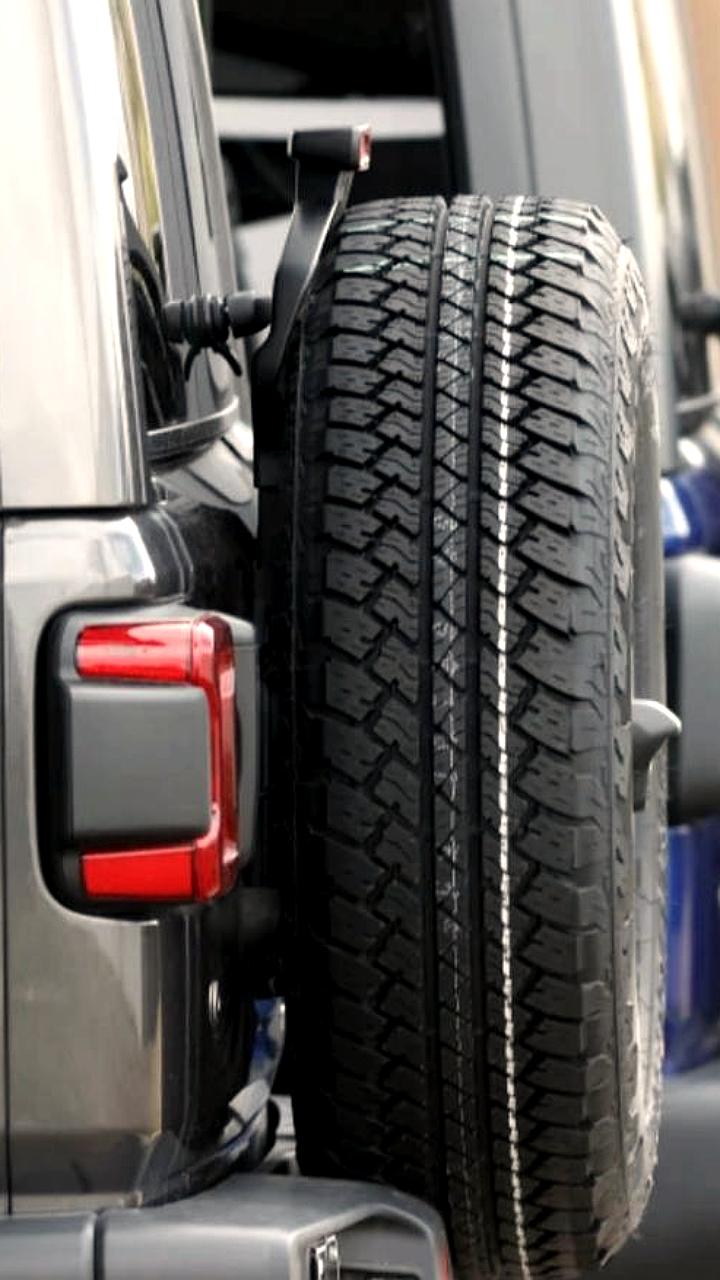 Chrysler и Stellantis отзывают 695 000 внедорожников Jeep из-за проблем с аккумуляторами