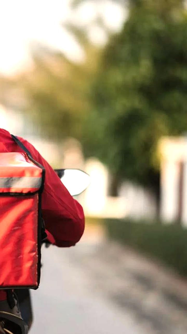 Рост курьерских услуг в России: увеличение числа компаний и конкуренция с ПВЗ