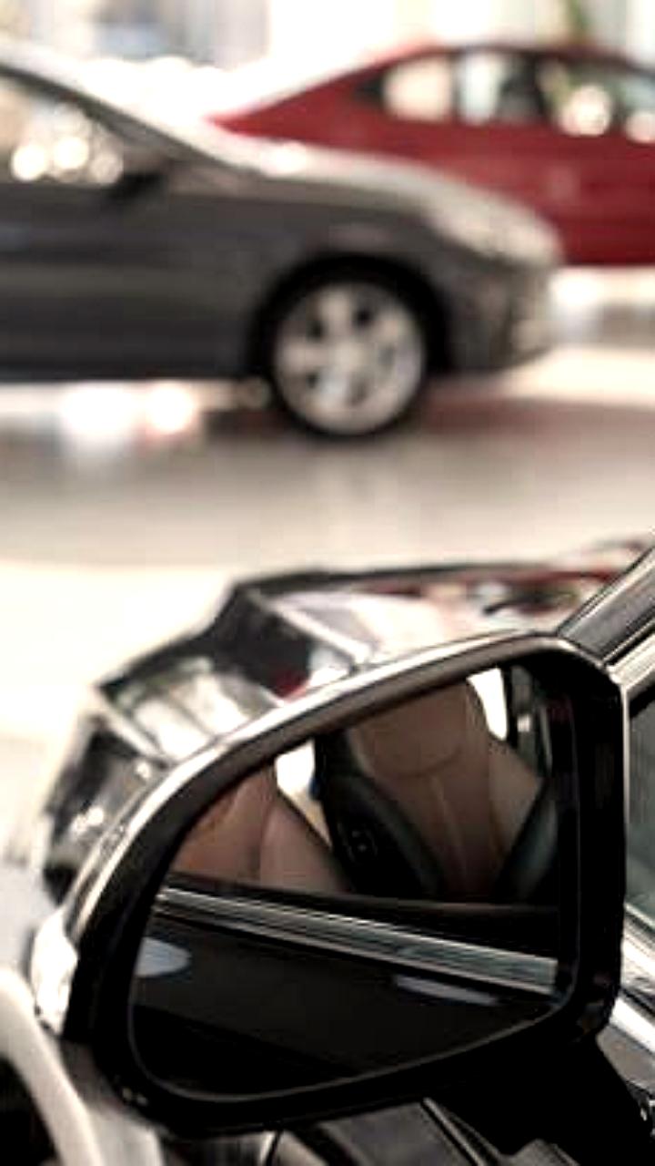 Продажи автомобилей в России в октябре снизились на 3,2% по сравнению с прошлым годом