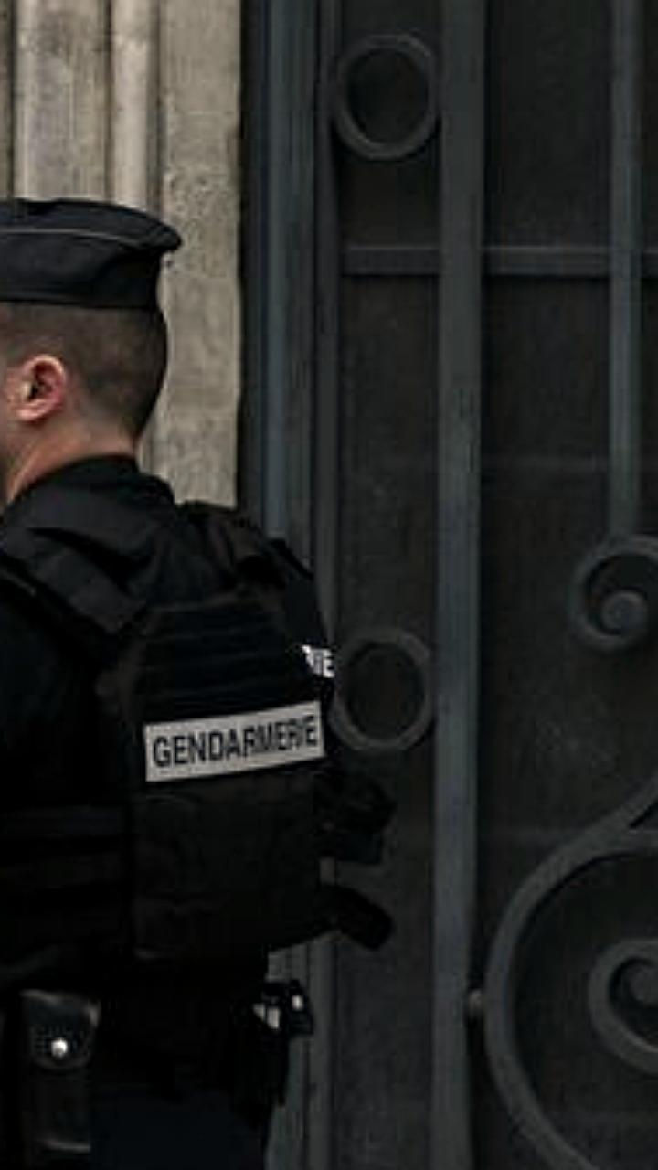 Теракт на острове Олерон: водитель наехал на пешеходов и пытался поджечь автомобиль