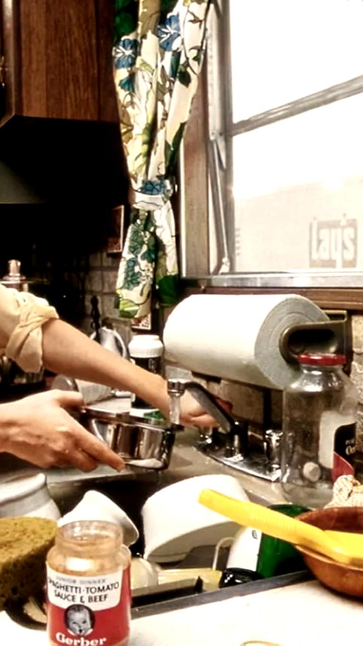 В России предложили законодательно обязать мужчин платить женщинам за домашний труд