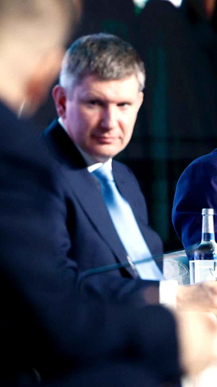 Антон Алиханов обсудил модернизацию промышленности на форуме в Санкт-Петербурге