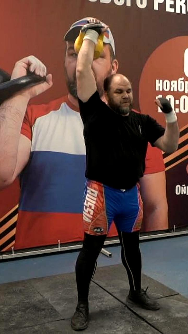 Александр Шанин устанавливает мировой рекорд в Элисте в честь 80-летия Победы