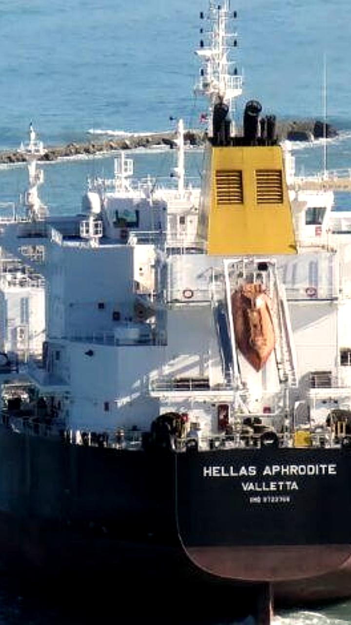 Пираты атаковали греческий танкер HELLAS APHRODITE у берегов Сомали