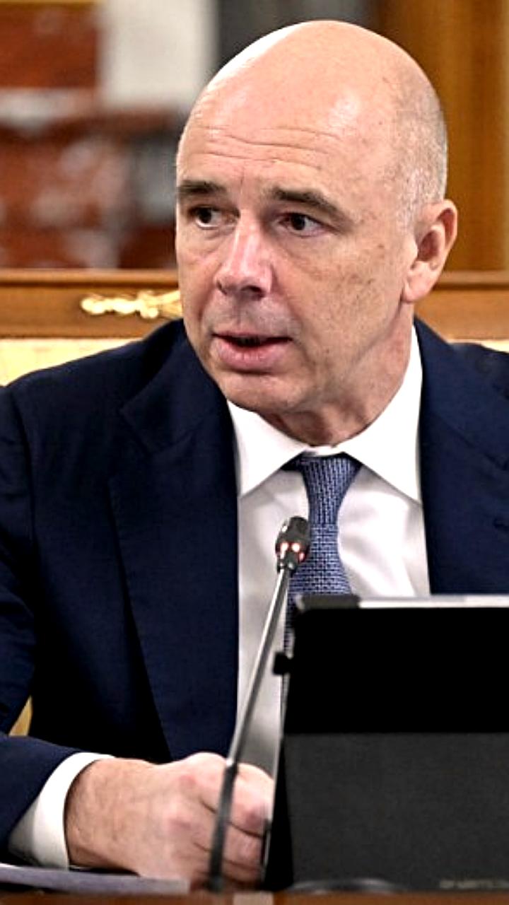 Минфин России представил проект бюджета с акцентом на спутники связи и оборону