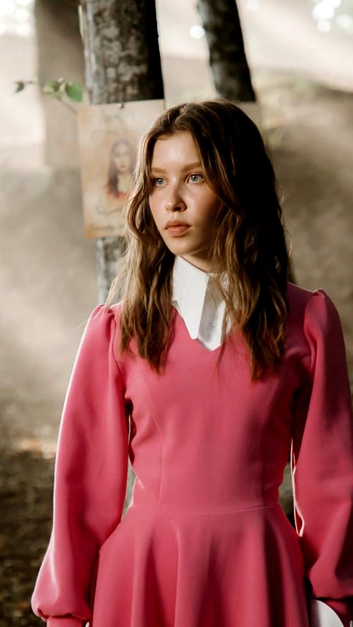 Фильм 'Алиса в стране чудес' собрал более 1 миллиарда рублей за 17 дней проката