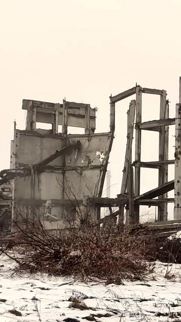 Снос старых конструкций аэропорта Омск Федоровка продолжается в подготовке к новому комплексу