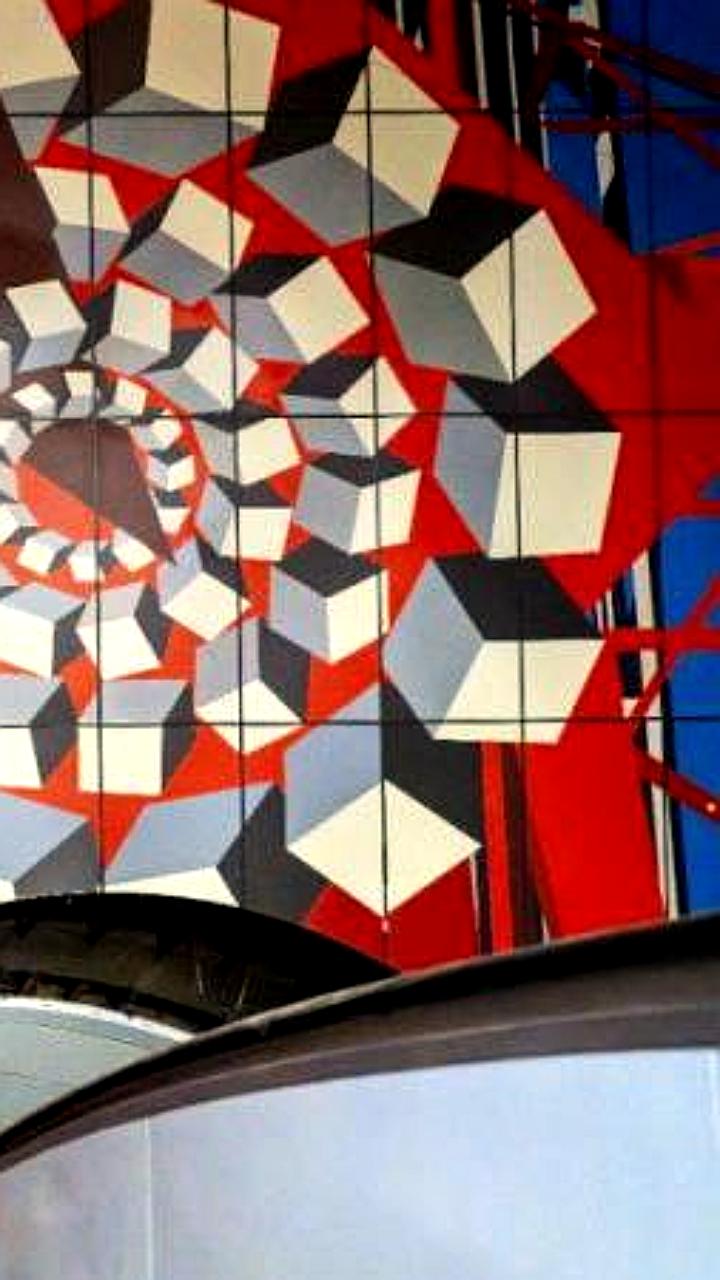 Завершен монтаж панно на станции Путиловская в Санкт-Петербурге