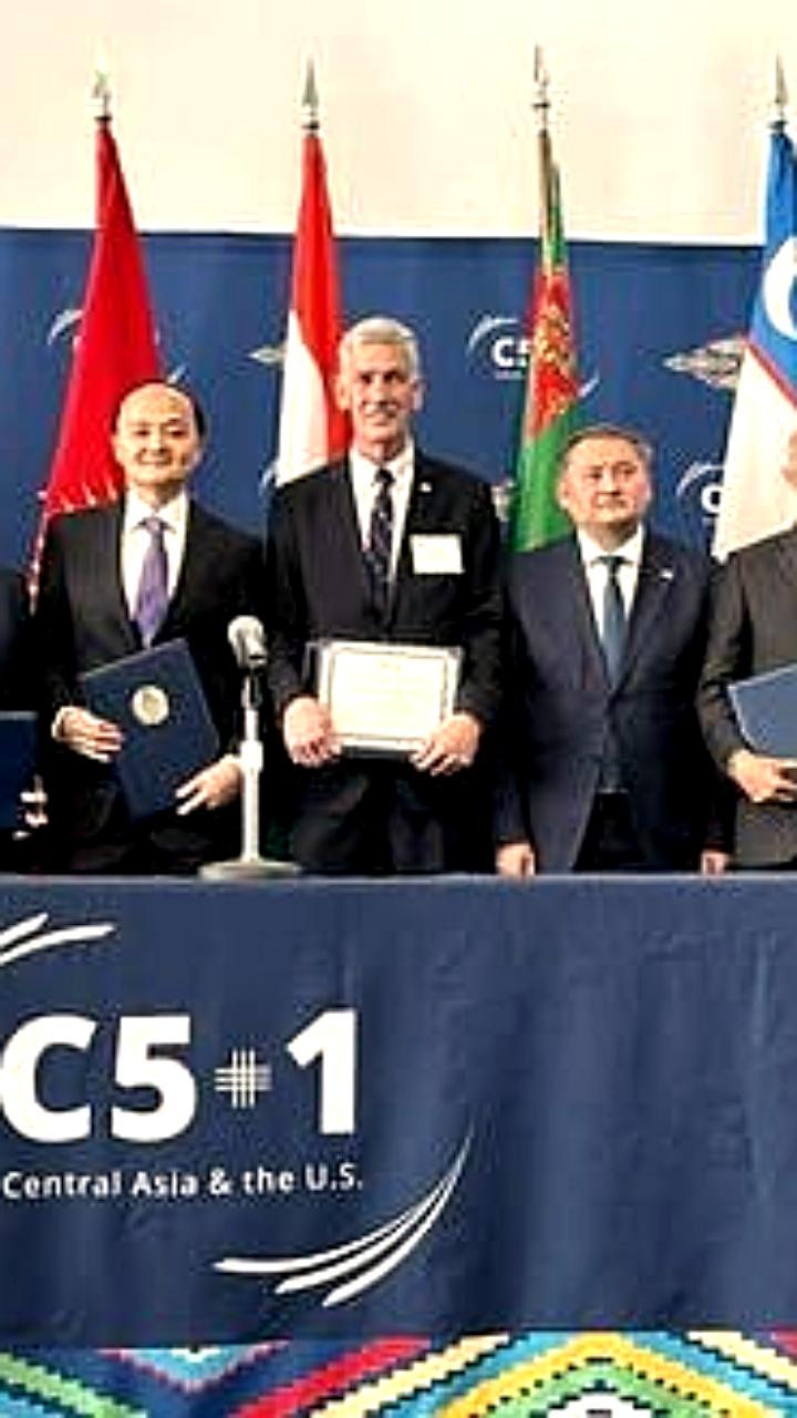 Казахстан и США заключили сделки на 2,5 млрд долларов на производство техники