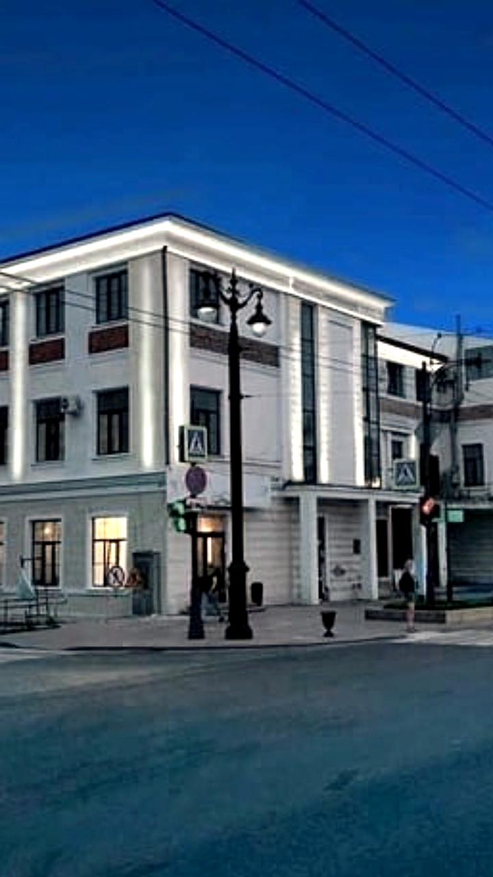 Артём готовится к архитектурной подсветке многоквартирных домов и колледжа