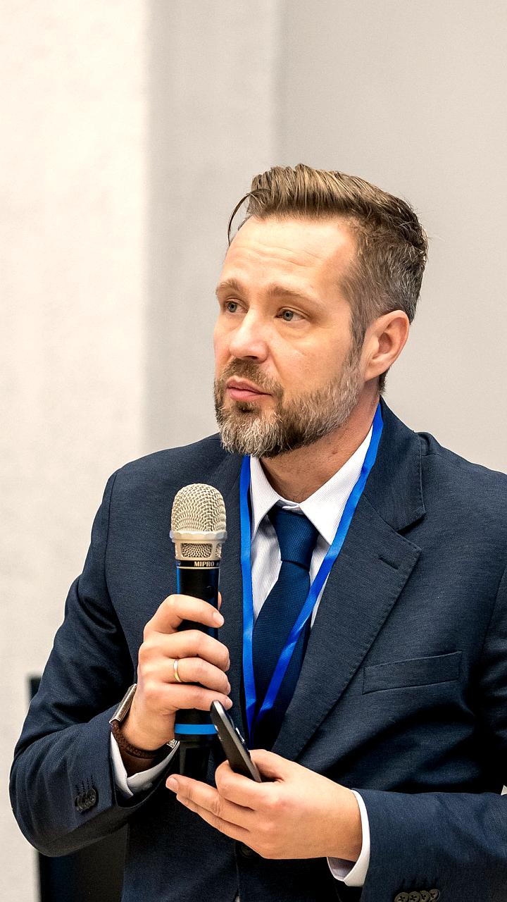 В Красноярске открыт памятник Михаилу Решетневу, основоположнику спутникостроения