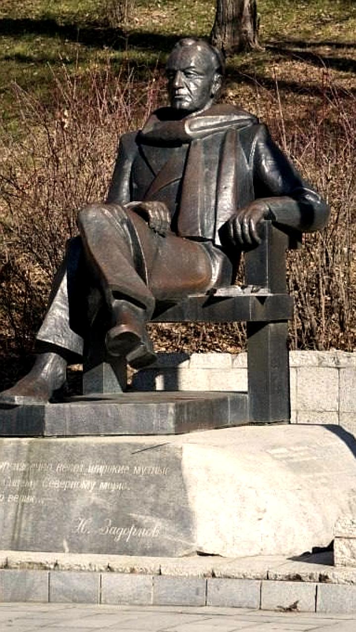 Слуцкий предложил установить памятник Михаилу Задорнову в нескольких городах